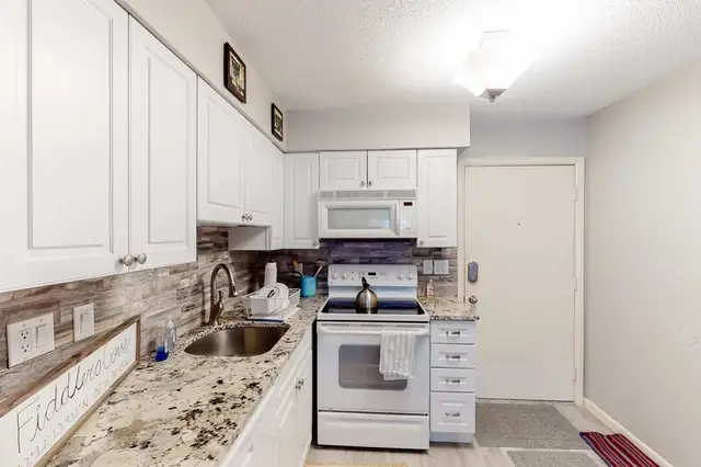 Kitchen at Fiddler’s Cove 15K